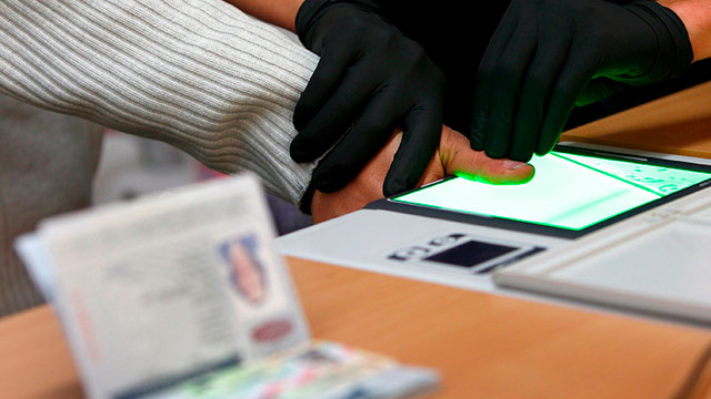 Мигрантов могут обязать сдавать биометрику